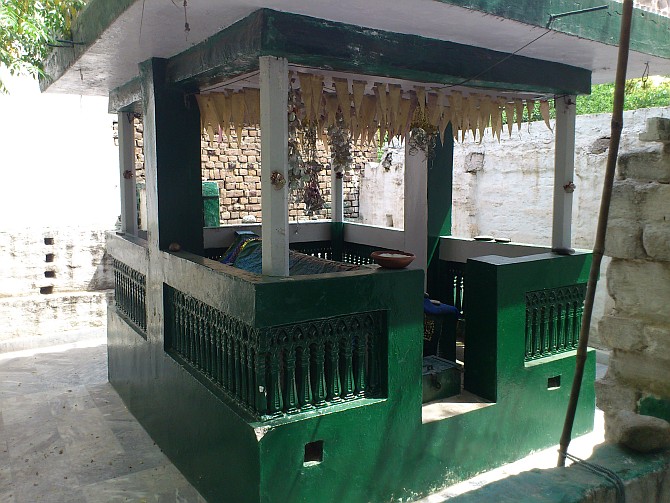 Grave of Shah Faqeer Paracha.